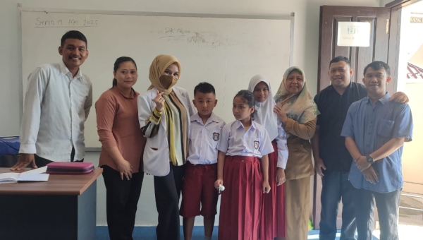 Kegiatan Pemeriksaan Siswa Di Sekolah Luar Biasa Adjerni Sunusi