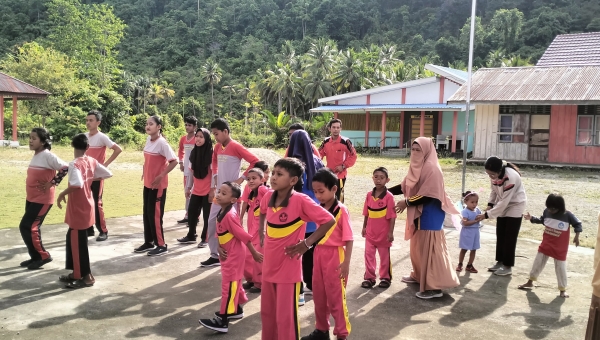 Kegiatan Senam Sehat SLB Negeri Salakan